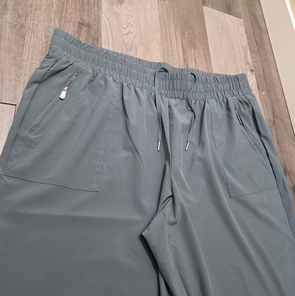 Active Zone Plus Size Drawstring Capri - Picture 2 of 11